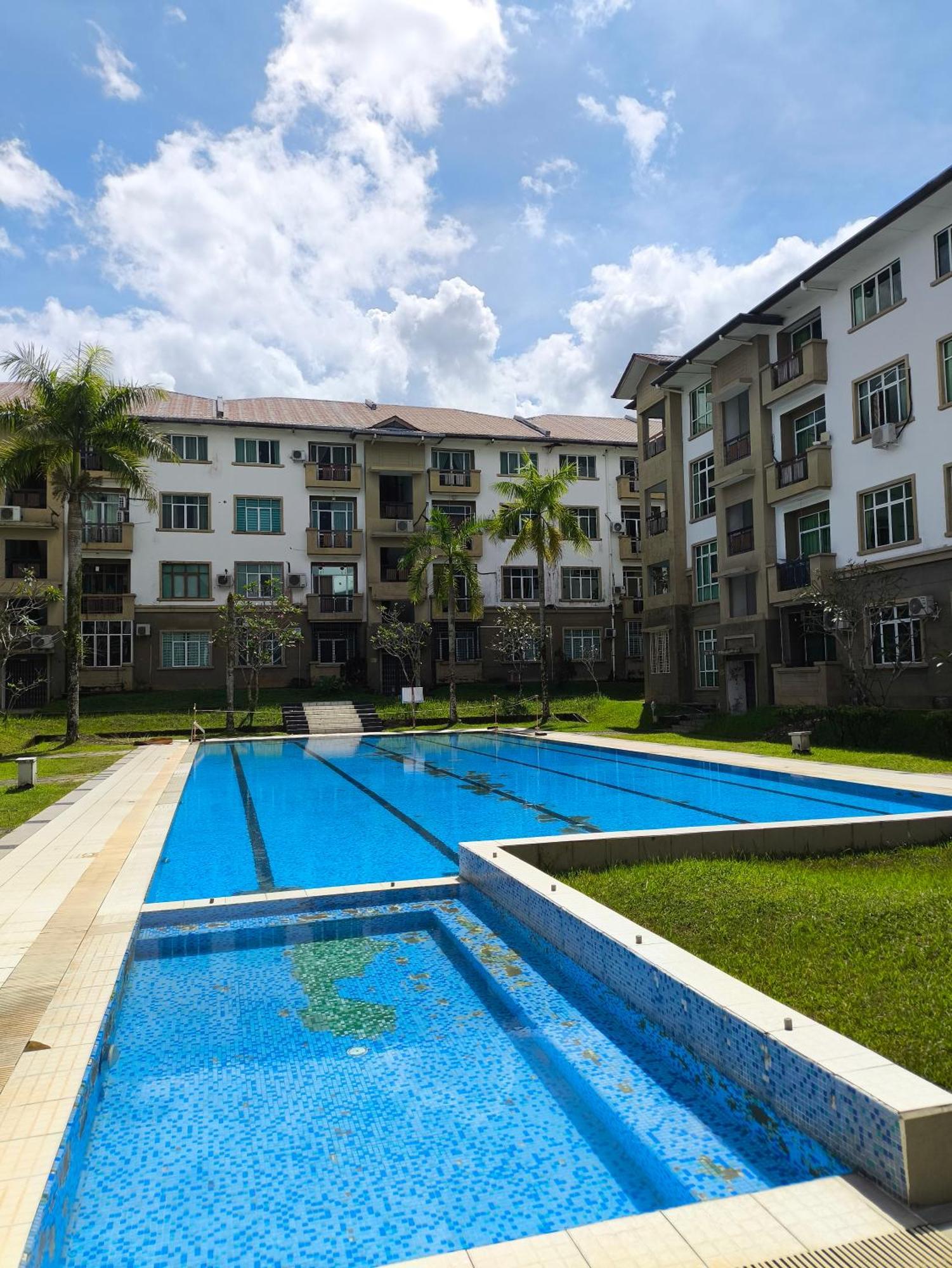 Natol Homestay - Kuching Home Penthouse Airport Road Bagian luar foto