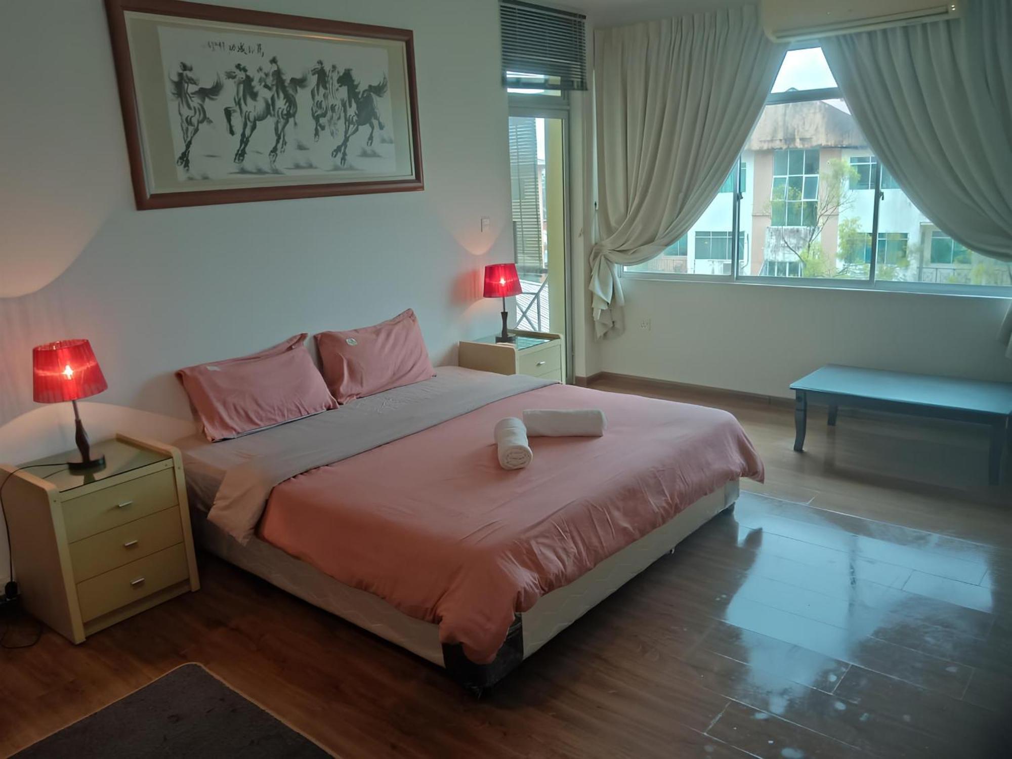 Natol Homestay - Kuching Home Penthouse Airport Road Bagian luar foto