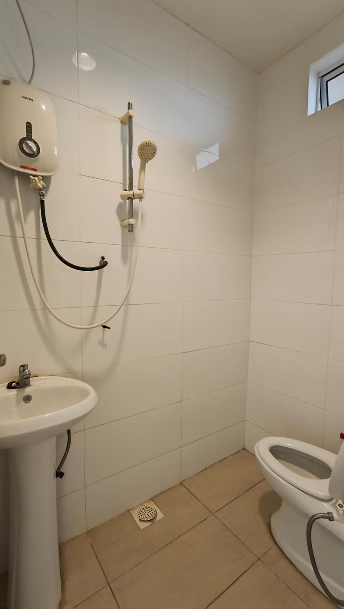 Natol Homestay - Kuching Home Penthouse Airport Road Bagian luar foto